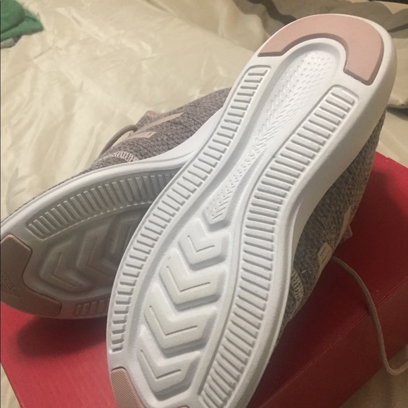 Running shoes - Picture 2 of 3